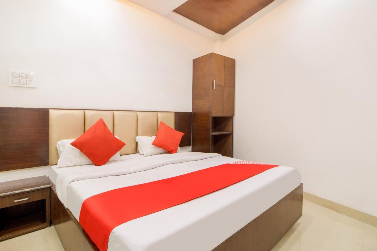 Hôtel Oyo 48489 Adarsh Plaza à Saharanpur Extérieur photo