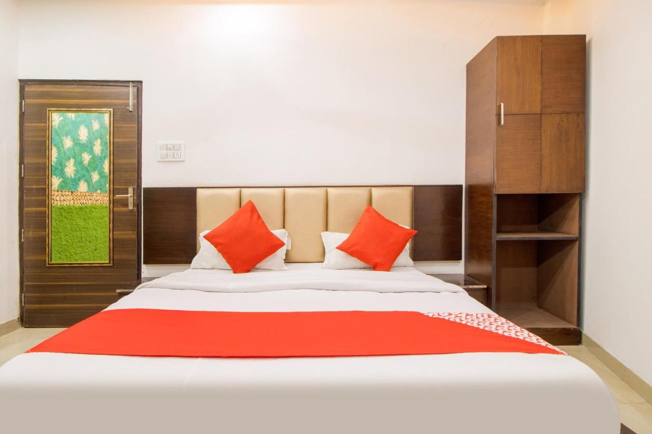 Hôtel Oyo 48489 Adarsh Plaza à Saharanpur Extérieur photo