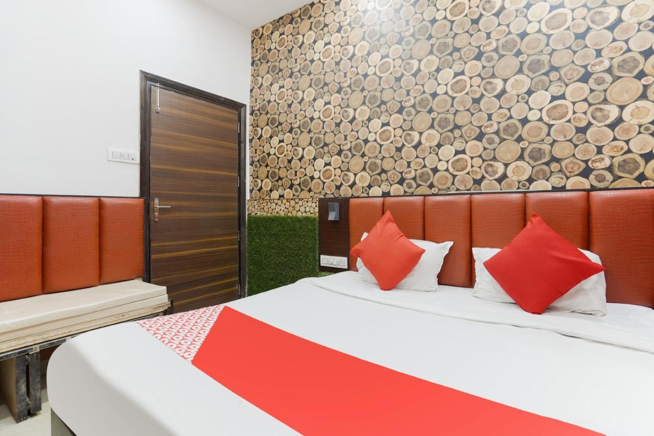 Hôtel Oyo 48489 Adarsh Plaza à Saharanpur Extérieur photo